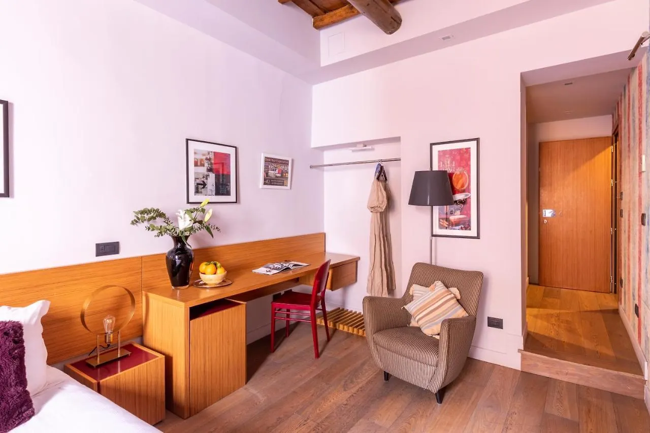 Hotel Downtown Boutique House - Ca Domus Collection Roma Affittacamere