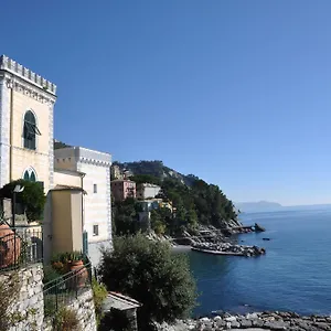 https://castello-canevaro.hotelitalianriviera.com