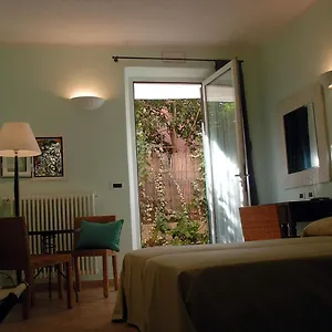 https://locanda-conchiglia-doro.hotelitalianriviera.com
